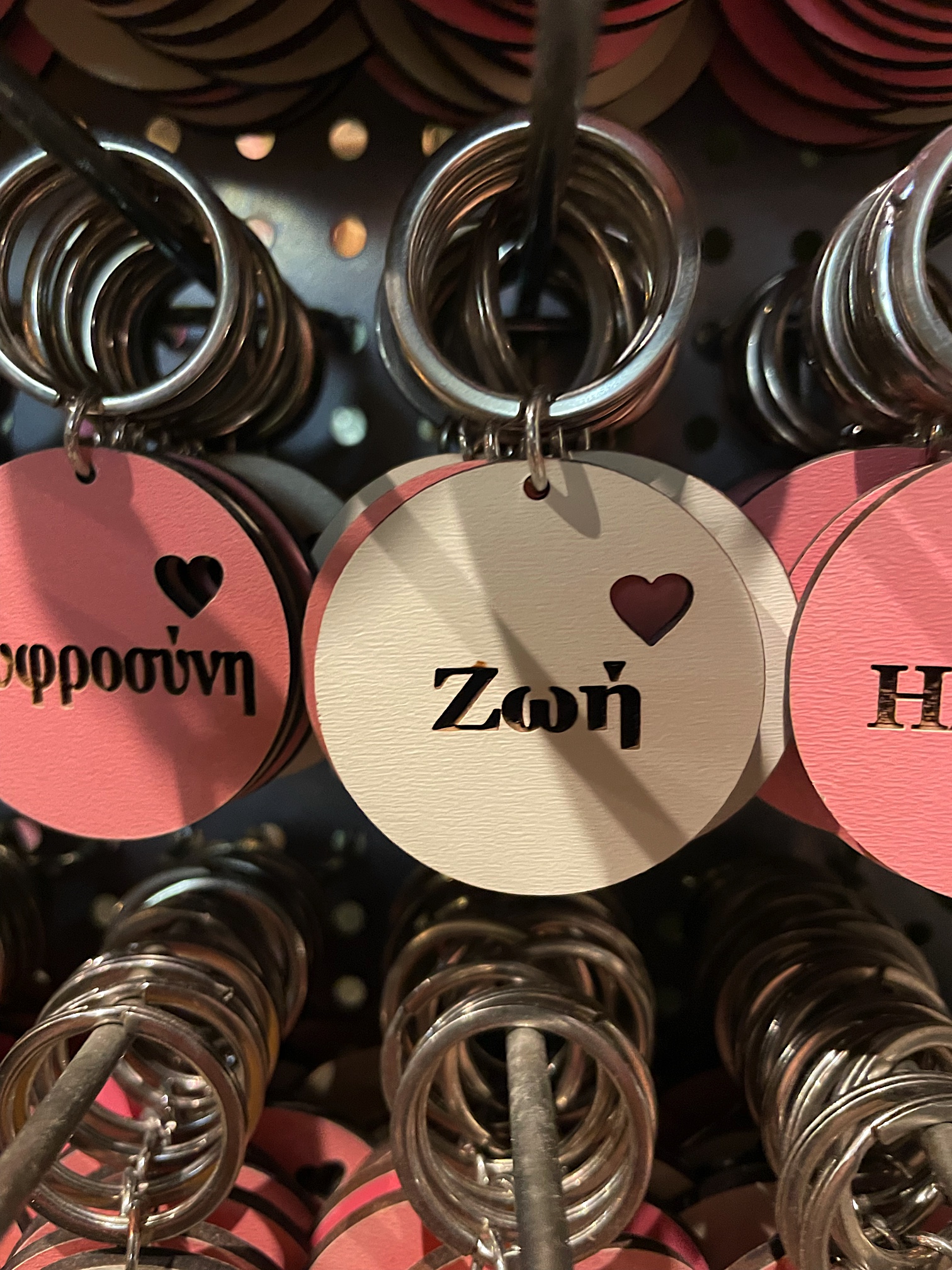 A key chain that says Zoe!