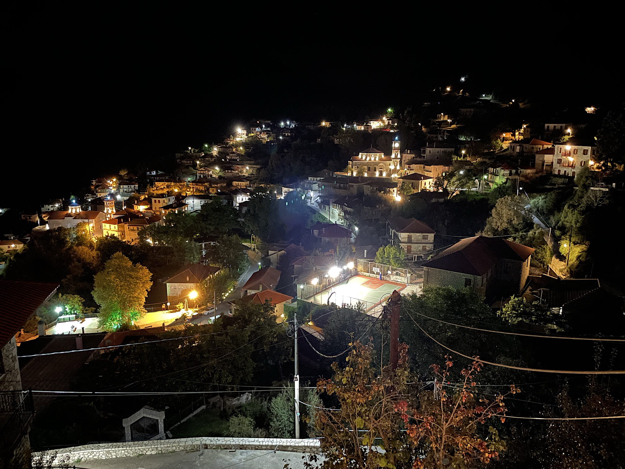 Valtesiniko at night