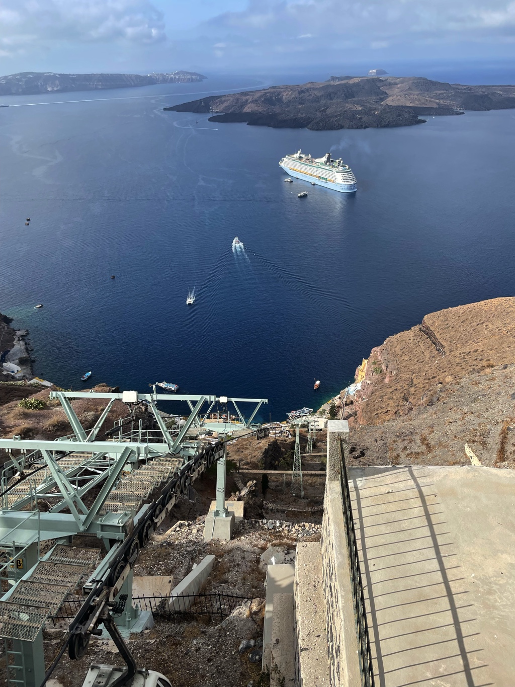 The cablecar most cruise ship tourists take up and down for their day visits.