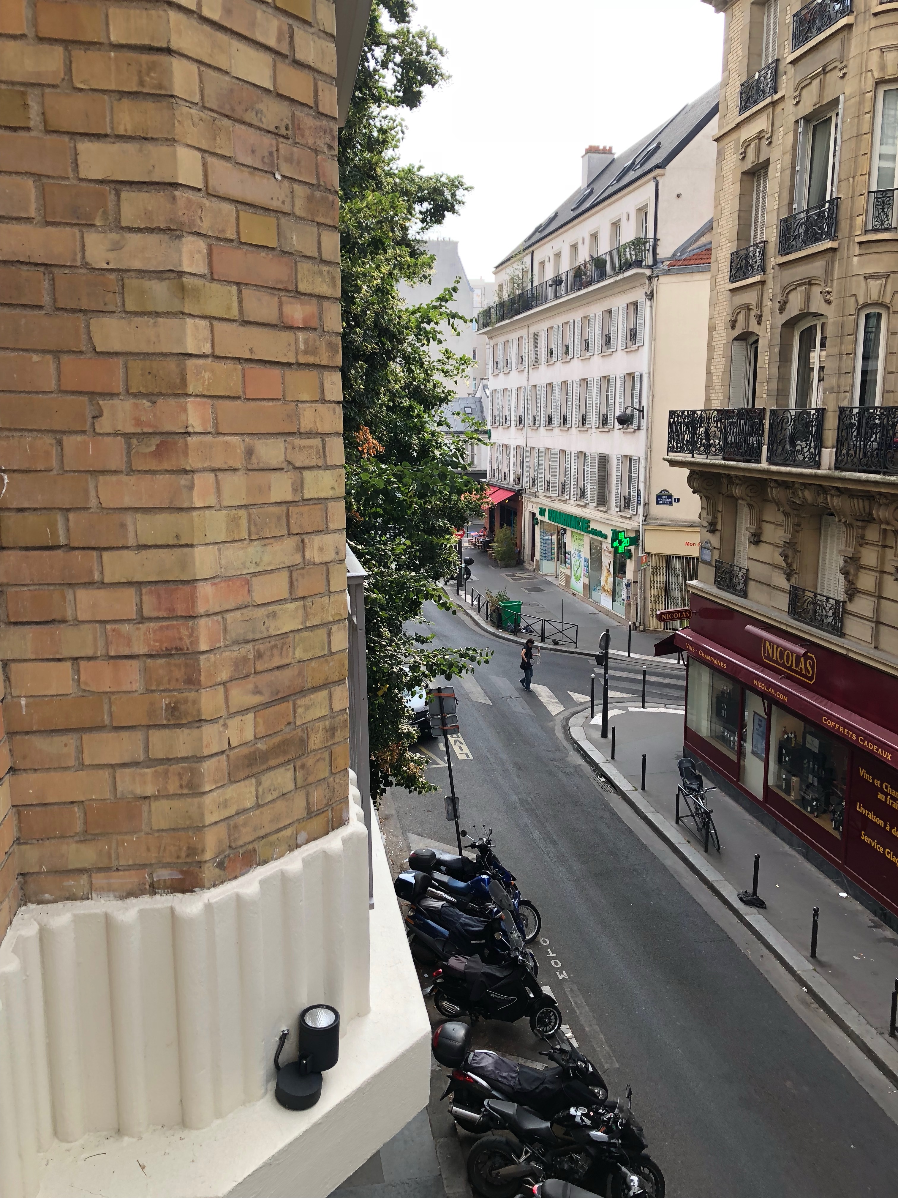 I did what one does in France: I took the gang to the pharmacy across the street to ask their opinion.