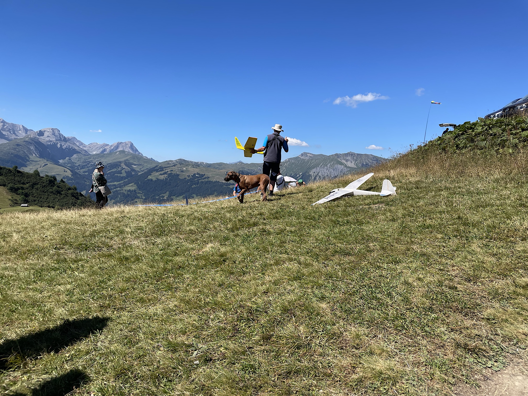 A glider club likes to meet on the Hahnenmoospass to fly their toy airplanes.