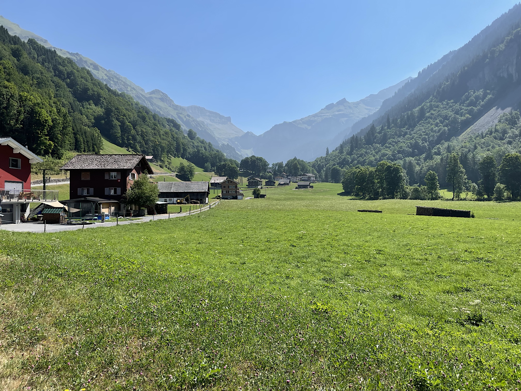 Then it was an easy walk through the long valley through Uri or Untersächsen.