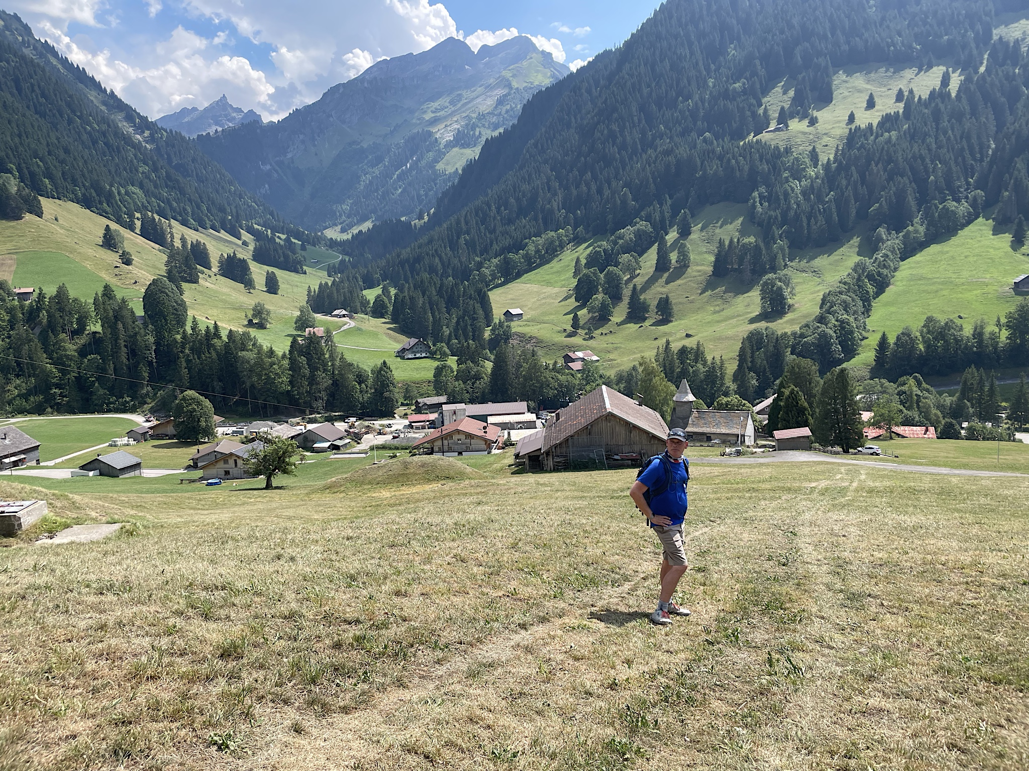 L’Etivaz. As we were descending this slope, three young people sprinted past us down the hill. They knew the bus schedule….