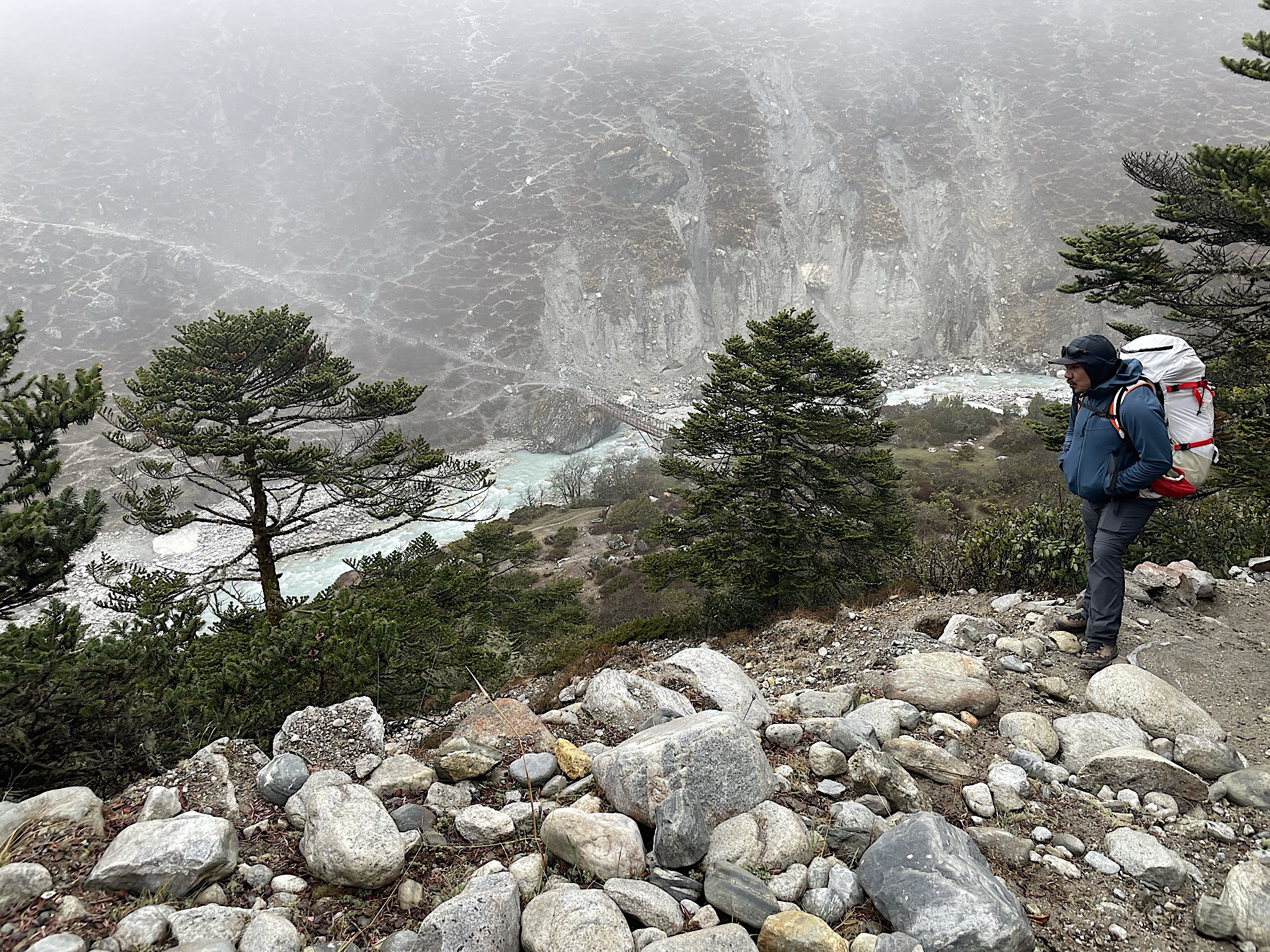 The trail above the river is rocky.