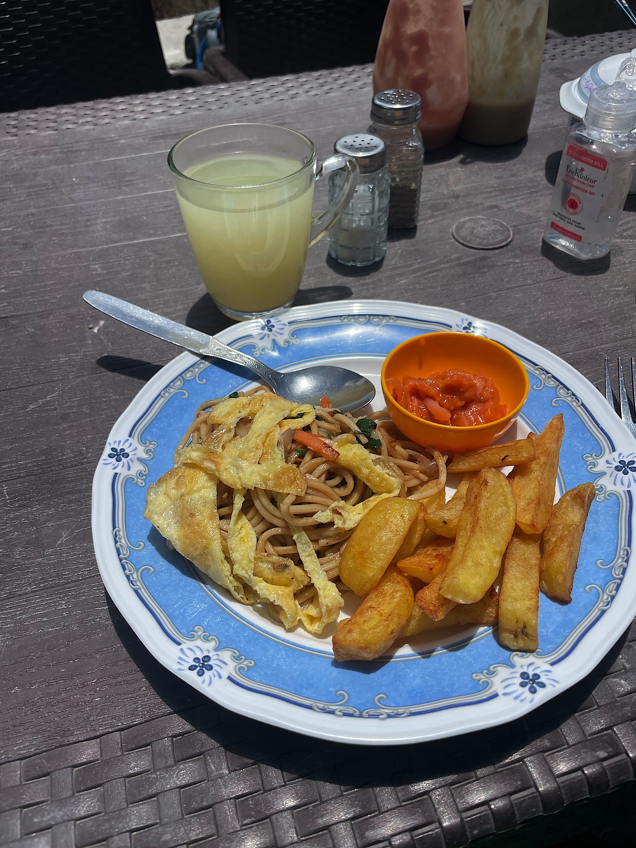 Lunch. They don’t do low-carb here, not ever!